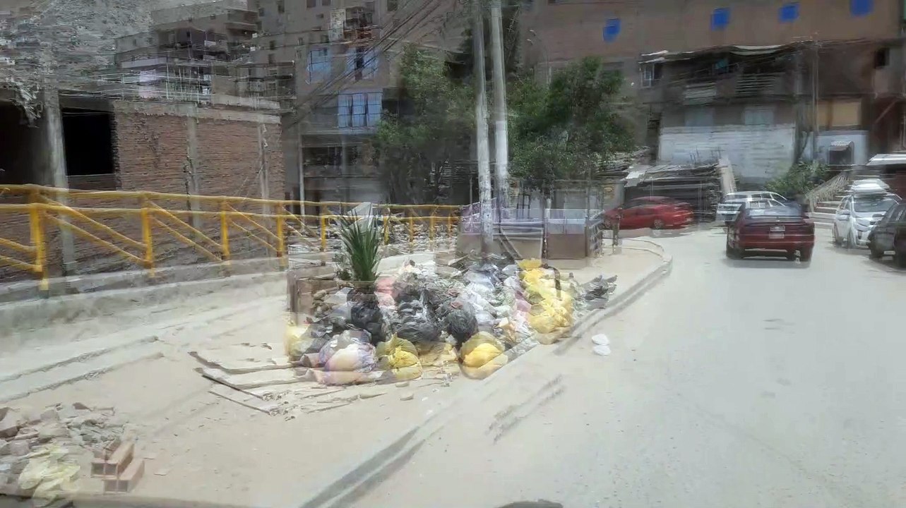ASI SE VE VIVIR EN UNA DE LAS PARTES MAS ALTAS DEL RIMAC COLCA LIMA VISTA DESDE LO ALTO