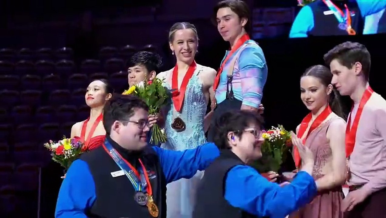 CÉRÉMONIE DE LA VICTOIRE POUR LES FEMMES JUNIORS ET LA DANSE SUR GLACE JUNIOR - CHAMPIONNATS NATIONAUX CANADIENS DE PATINAGE 2024 (12)