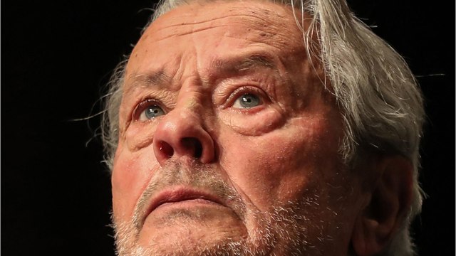 Alain Delon : son médecin s'inquiète de l'arrêt des traitements de l'acteur qui risque de causer son décès prématuré