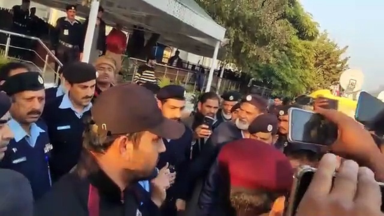 بیرسٹر گوہر کے گھر پولیس کا چھاپہ آئی جی اسلام | Police raid at Barrister Gohar's house... IG agrees in Supreme Court... After the attack on Barrister Gohar's house, IG Islamabad's first statement came out... I will punish him myself... I Yes, tough quest