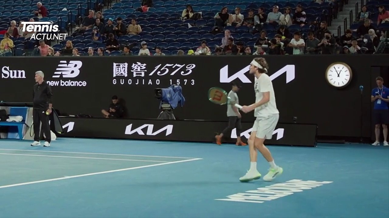 Open d'Australie 2024 - Stefanos Tsitsipas son entraînement à la Rod Laver Arena à Melbourne