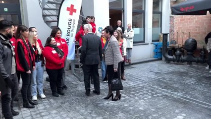 Visite royale du centre 'Train Hostel', un dispositif d'accueil hivernal pour personnes sans-abri