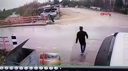 Karşıdan karşıya geçmek isterken araç değil koç çarptı