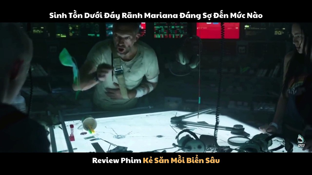 Review Phim Kẻ Săn Mồi Biển Sâu - Underwater