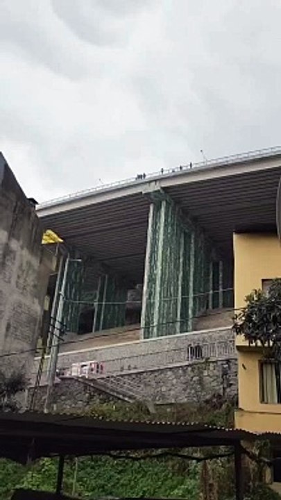 Trabzon'da İntihar Girişimi! Köprüye Çıkan Genci Görenler Hemen Telefonlara Sarıldı