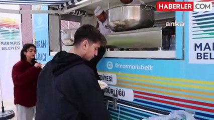 Marmaris Belediyesi Üniversite Öğrencilerine Sıcak Yemek İkramında Bulundu