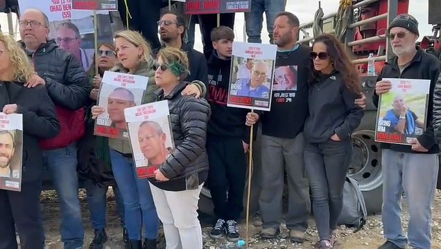 Desde la frontera de Gaza y con potentes altavoces: las familias de los rehenes alzan la voz