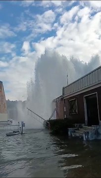 Terni, si rompe una tubatura nello stabilimento: il video degli enormi getti d'acqua