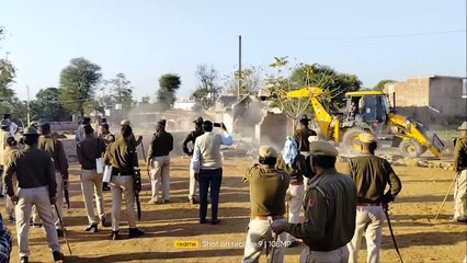 सिवायक भूमि से अतिक्रमण हटाने के लिए चला जेसीबी का पंजा