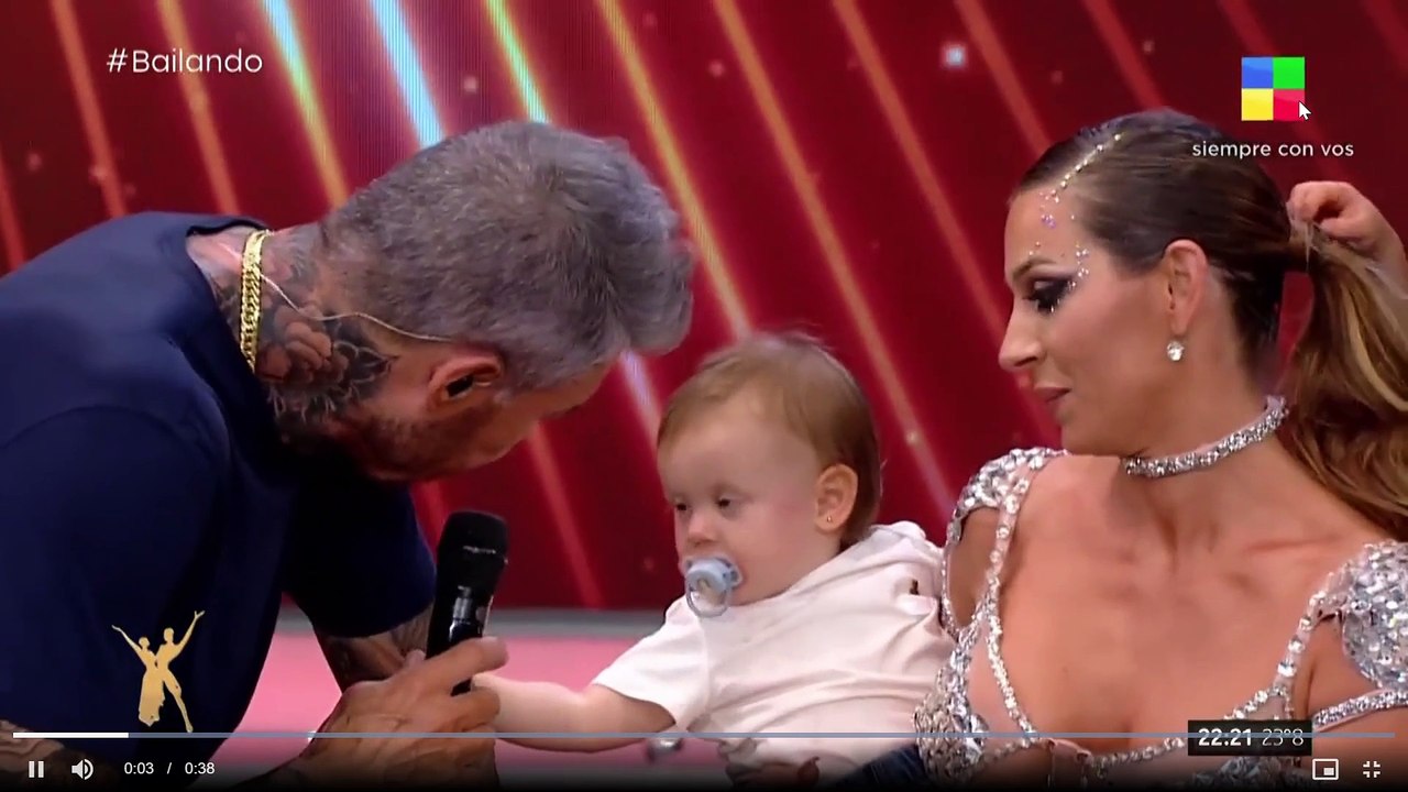 Marcelo Tinelli le hizo upa a la beba de Noelia Marzol