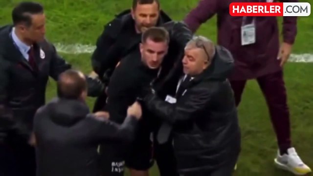 Kaç maç ceza alacak? Sivas maçında kırmızı gören Kerem ortalığı birbirine kattı, Okan Buruk zor tuttu