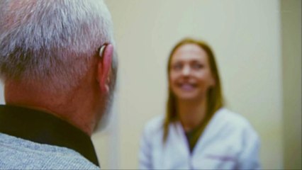 Les aides auditives pourraient contribuer à prévenir la démence, selon une étude