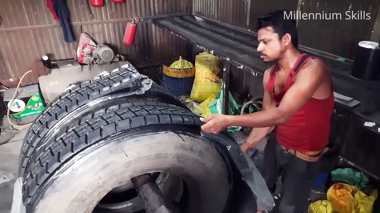 How to Recapping Old Tyre to Make Them Look New - Retreading Plant Tour - How Old Tire Are Retreaded