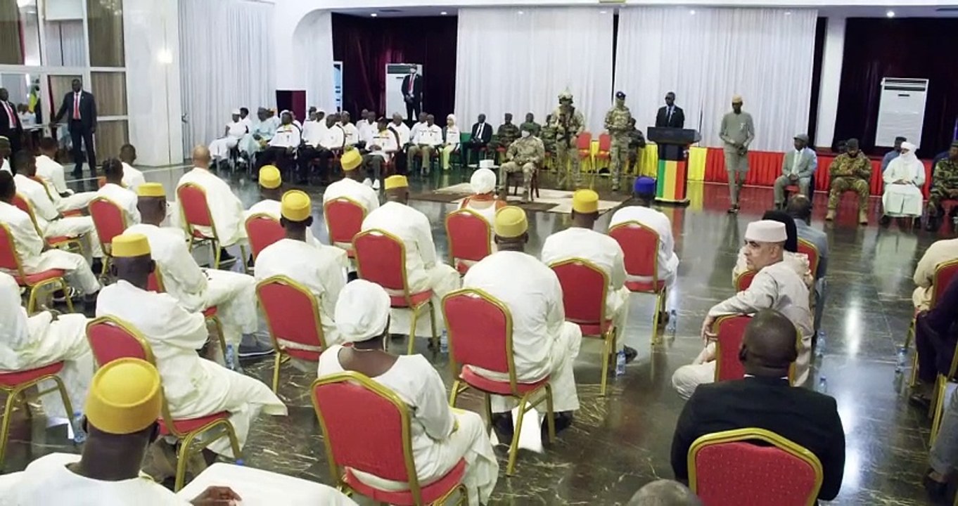 Remise du drapeau aux Aigles du Mali par le Président de la Transition, Son Excellence le Colonel Assimi GOÏTA