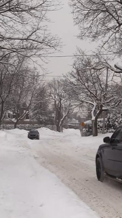 Quel comportement avoir si on glisse sur une plaque de verglas avec sa voiture ❄️