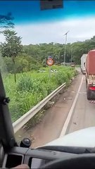 Acidente entre 5 veículos na Serra de São Vicente
