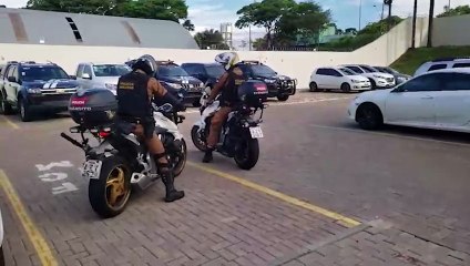 Homem é detido fumando maconha enquanto dirigia no Universitário