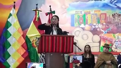 La alcaldesa de El Alto acusó a Evo Morales de querer "hundir y destruir" al gobierno.