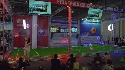 O inusitado futebol de drone