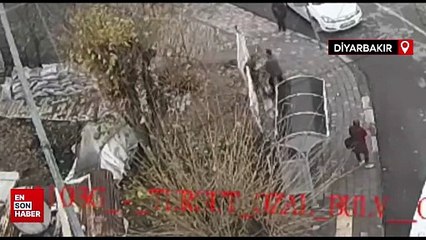 Diyarbakır’da iki öğretmenin sokaktaki tekme ve yumruklu kavgası