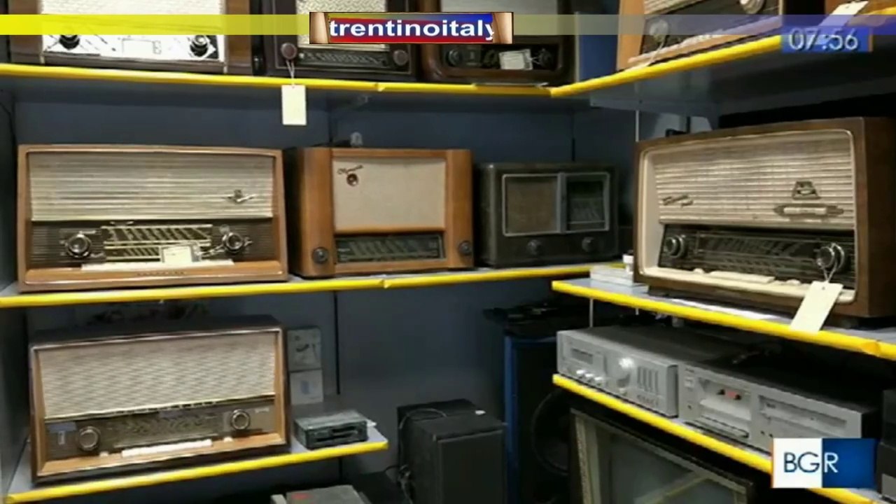 a calliano si riparano radio storiche