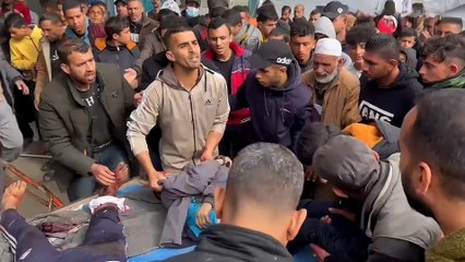 وصول 4 شهداء إلى المستشفى الأوروبي في غزة