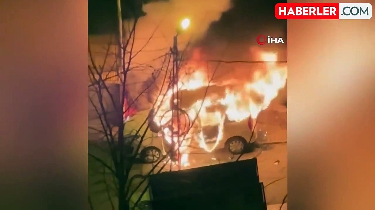 Şişli'de bekçi ısınmak için ateş yaktı, hafif ticari araç ve bekçi kulübesi küle döndü