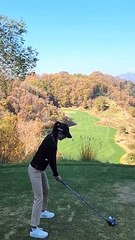 의상이 가을골프와 잘 어울리는 박진희프로의 드라이버샷! @jinny_pakkk #golf #골프 #골프스윙 #golfswing #골프레슨 #shrots #klpga