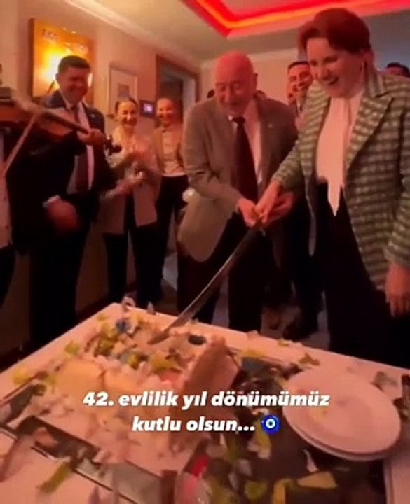 Meral Akşener ve eşi Tuncer Akşener 42. evlilik yıldönümlerini böyle kutladı! Sevemez kimse seni benim sevdiğim kadar