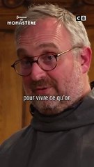 "Bienvenue au monastère", nouvelle émission de C8 présentée par Alexandra Martines et dans laquelle six personnalités vivent une retraite religieuse en Corse.