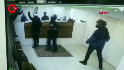 Kameralara yansıdı... Kargo şirketine kasklı soygun!