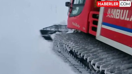 Karla Kapalı Yolda Rahatsızlanan Hamile Kadın Paletli Ambulansla Kurtarıldı