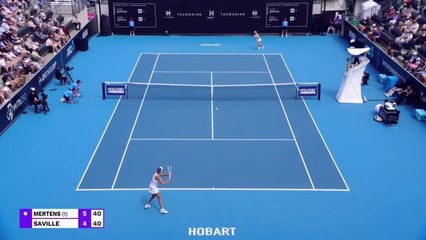 Hobart - Mertens file en finale