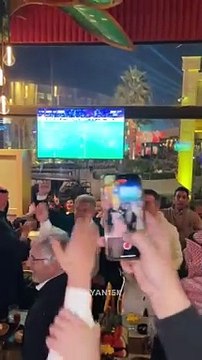 Joan Laporta y Xavi Puig, bailando para celebrar el triunfo ante Osasuna