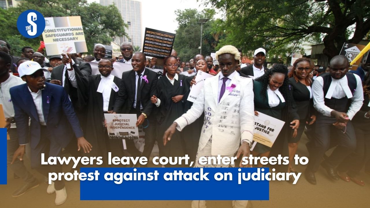Lawyers leave court, enter streets to protest against attack on judiciary