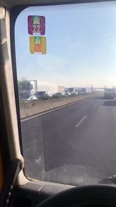 Tragico incidente in A1: muore un 35enne. Le immagini del traffico in tilt tra Casalpusterlengo e Lodi