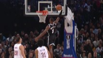 Lonnie all alone! - Walker slams one-handed dunk