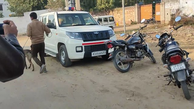 दिनदहाड़े पीएनबी में घुसकर फायर...सायरन बजा तो 23 हजार की नकदी ले भागे बदमाश