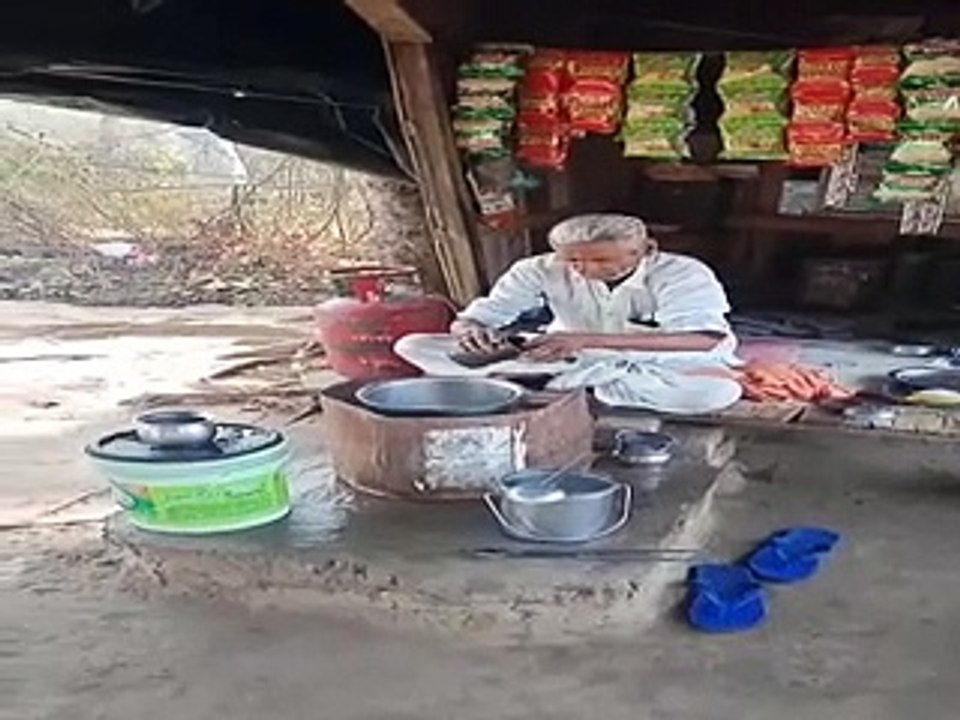 चाय बनाने वाले ने दी एक साल की कमाई, ताकि बच्चे...
