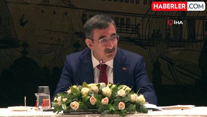 Cumhurbaşkanı Yardımcısı Cevdet Yılmaz, ekonomi müdürleriyle bir araya geldi