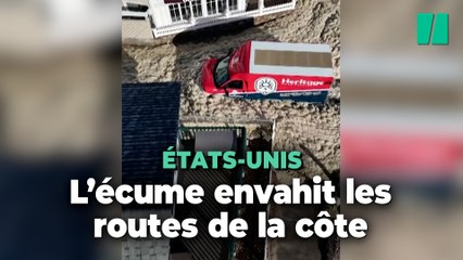 Aux États-Unis, une ville se recouvre d’écume suite aux inondations