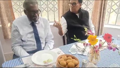 বর্ধমানের গ্রামে গিয়ে রসগোল্লার স্বাদে মুগ্ধ ক্লাইভ লয়েড| Oneindia Bengali