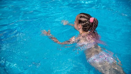 bd-infecciones-en-niñas-y-adolescentes-por-uso-de-piscinas-120124