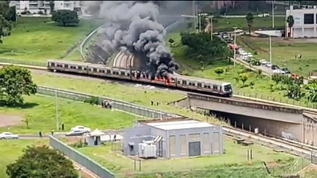 Vagão de metro pega fogo em aguas claras