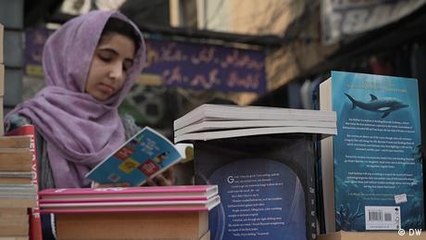 Pakistan roadside book bazaars struggle for survival