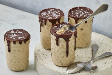How to Make Reeses Pieces Overnight Oats