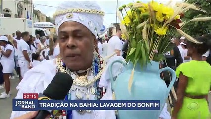 Mais de 1 milhão acompanha lavagem das escadarias do Bonfim, em Salvador