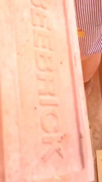 Abonne-toi pour suivre d’autres solutions positives ! @theimpactstory Source : Beebricks