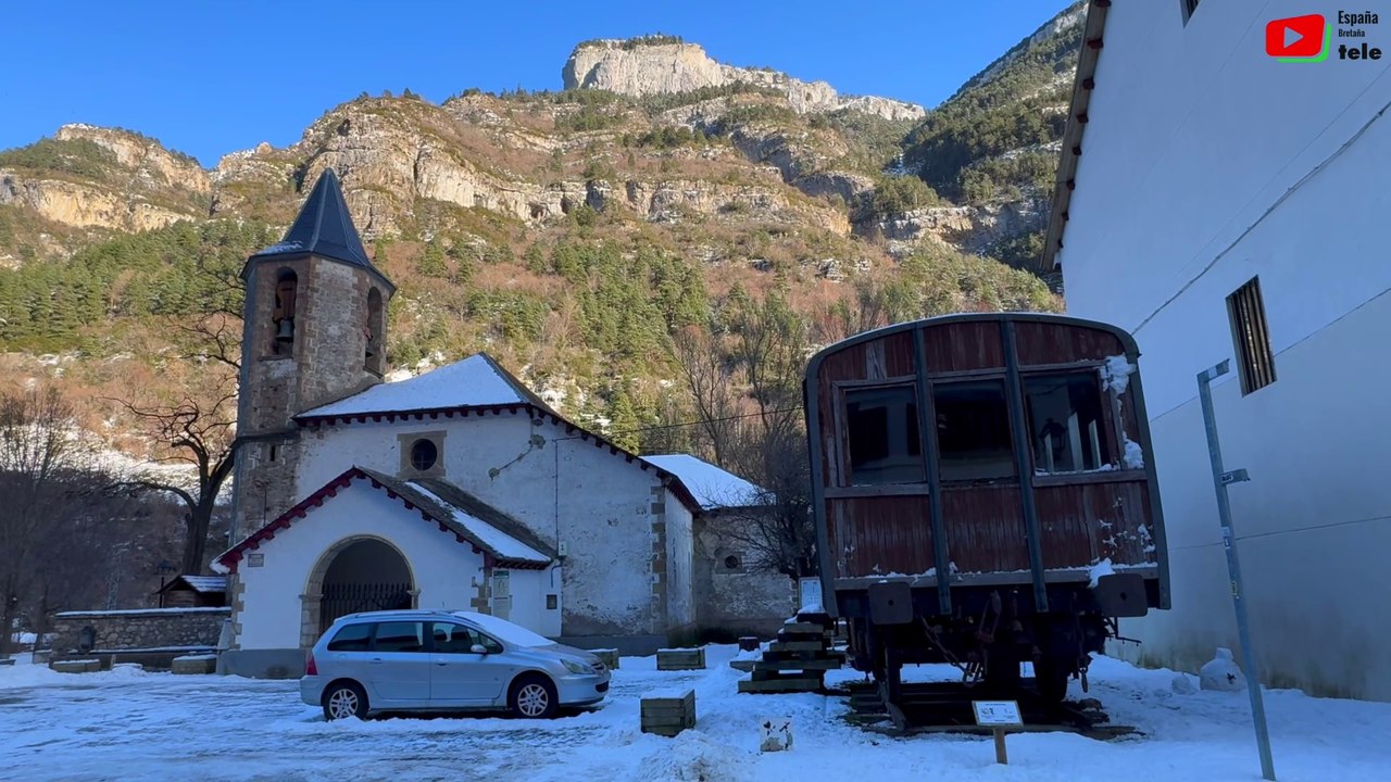 Canfranc  | La iglesia y el viejo tren  | España Bretaña Tele