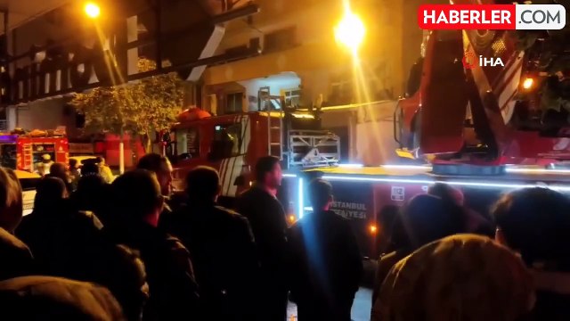 Kağıthane'de korkutan yangın: Alevler 3 binayı sardı